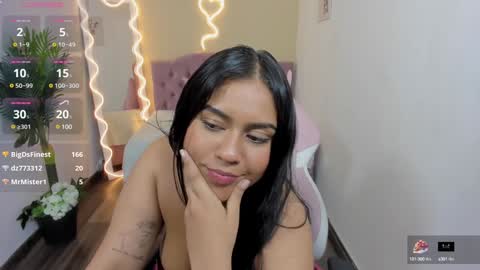 Snapshot of kendra_tay chatting on 02.01.25 kendra online show from 02.01.25