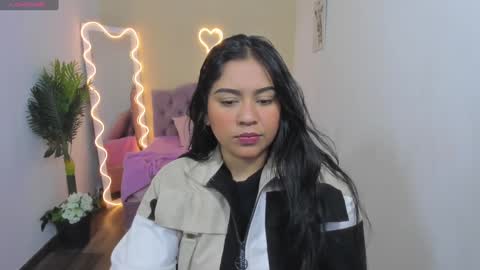 Snapshot of kendra_tay chatting on 02.04.25 kendra online show from 02.04.25