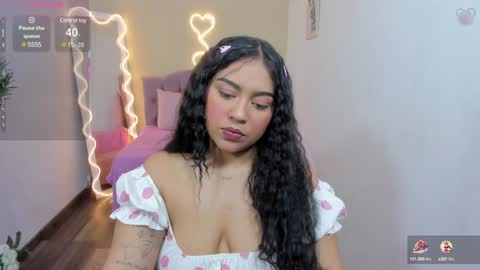 Snapshot of kendra_tay chatting on 02.08.25 kendra online show from 02.08.25