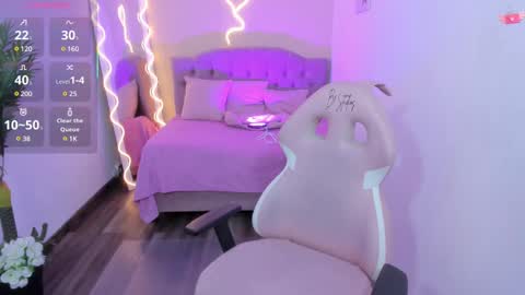 Snapshot of kendra_tay chatting on 02.09.25 kendra online show from 02.09.25