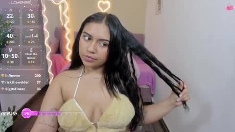 Snapshot of kendra_tay chatting on 02.10.25 kendra online show from 02.10.25