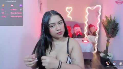 Snapshot of kendra_tay chatting on 02.15.25 kendra online show from 02.15.25