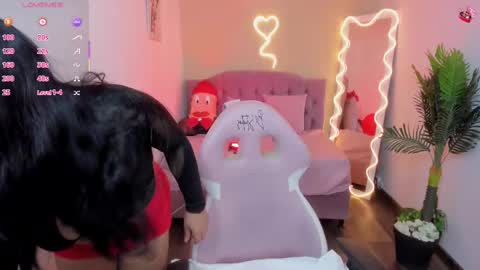 Snapshot of kendra_tay chatting on 02.18.25 kendra online show from 02.18.25