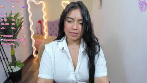 Snapshot of kendra_tay chatting on 02.24.25 kendra online show from 02.24.25