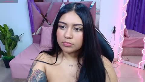 Snapshot of kendra_tay chatting on 10.18.25 kendra online show from 10.18.25