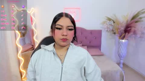 Snapshot of kendra_tay chatting on 12.01.25 kendra online show from 12.01.25