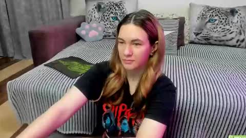 Snapshot of kendra_xx_ chatting on 03.29.26 Kendra online show from 03.29.26