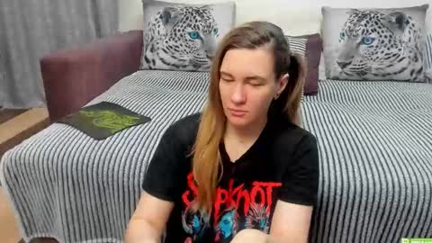 Snapshot of kendra_xx_ chatting on 04.14.26 Kendra online show from 04.14.26