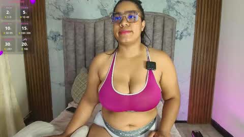 Snapshot of kendrabigass chatting on 11.02.25 Mamasita online show from 11.02.25