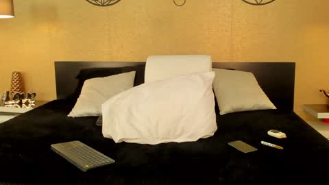 Snapshot of kendraleroy chatting on 01.26.25 KENDRA online show from 01.26.25