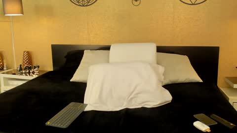 Snapshot of kendraleroy chatting on 01.26.25 KENDRA online show from 01.26.25