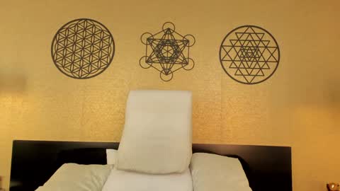 Snapshot of kendraleroy chatting on 02.08.25 KENDRA online show from 02.08.25