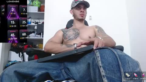 Snapshot of kenn_blake1 chatting on 10.02.25 blake online show from 10.02.25