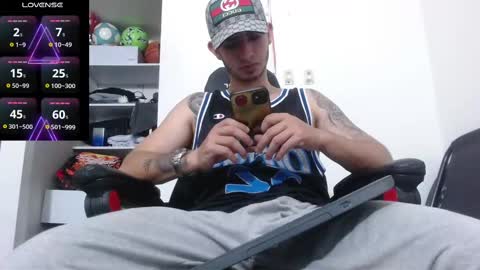 Snapshot of kenn_blake1 chatting on 10.04.25 blake online show from 10.04.25