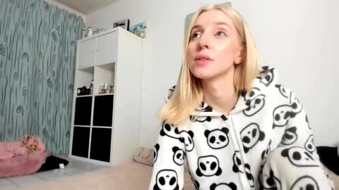 Kenzie online show from 10.26.25