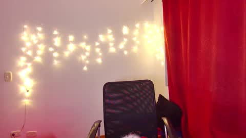 Snapshot of kenziesharik chatting on 01.23.25 Kenzie online show from 01.23.25