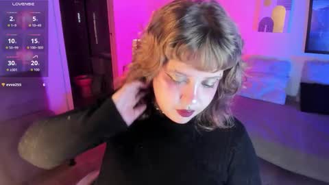 Snapshot of kenziesharik chatting on 09.23.25 Kenzie online show from 09.23.25