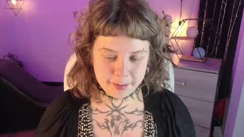 Snapshot of kenziesharik chatting on 10.29.25 Kenzie online show from 10.29.25