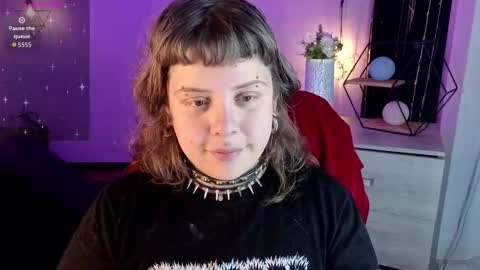 Snapshot of kenziesharik chatting on 10.30.25 Kenzie online show from 10.30.25