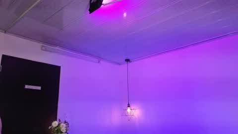 Snapshot of kenziesharik chatting on 11.04.25 Kenzie online show from 11.04.25