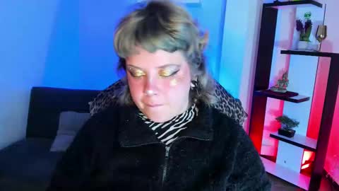 Snapshot of kenziesharik chatting on 11.20.25 Kenzie online show from 11.20.25