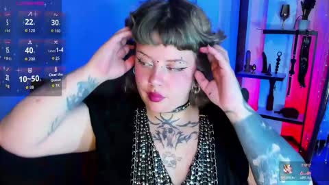 Snapshot of kenziesharik chatting on 11.26.25 Kenzie online show from 11.26.25