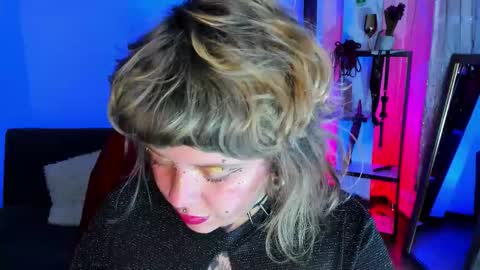 Snapshot of kenziesharik chatting on 11.29.25 Kenzie online show from 11.29.25