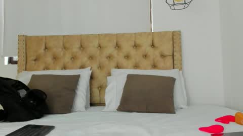 Snapshot of keryhillson chatting on 09.22.25 Kery Hillson online show from 09.22.25