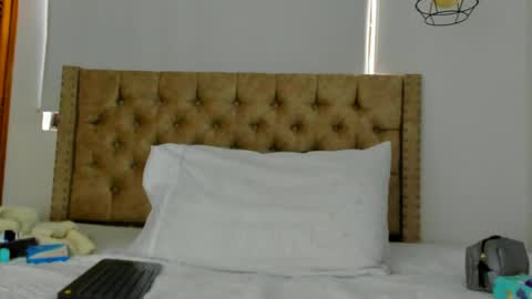 Snapshot of keryhillson chatting on 09.26.25 Kery Hillson online show from 09.26.25