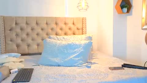 Snapshot of keryhillson chatting on 11.05.25 Kery Hillson online show from 11.05.25