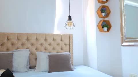 Snapshot of keryhillson chatting on 11.16.25 Kery Hillson online show from 11.16.25