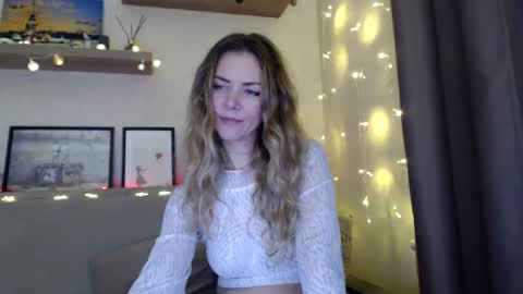 Snapshot of kessiecage chatting on 12.21.24 kessiecage online show from 12.21.24