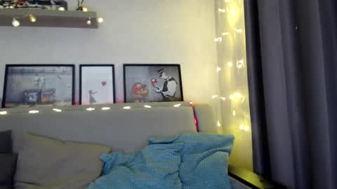 Snapshot of kessiecage chatting on 12.22.24 kessiecage online show from 12.22.24