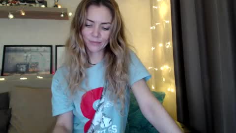 Snapshot of kessiecage chatting on 12.23.24 kessiecage online show from 12.23.24