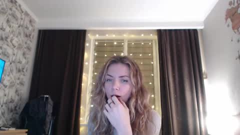 Snapshot of kessiecage chatting on 03.02.25 kessiecage online show from 03.02.25