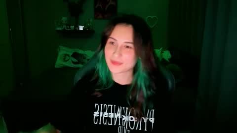 Snapshot of keti_moon chatting on 11.12.25 Keti 3 online show from 11.12.25