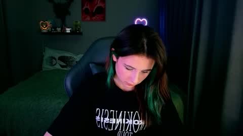 Snapshot of keti_moon chatting on 11.16.25 Keti 3 online show from 11.16.25