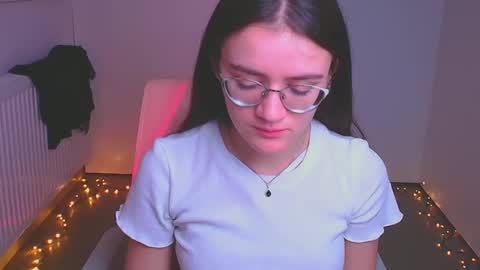 Snapshot of ketrin_pirsss chatting on 12.19.24 Ketrin online show from 12.19.24