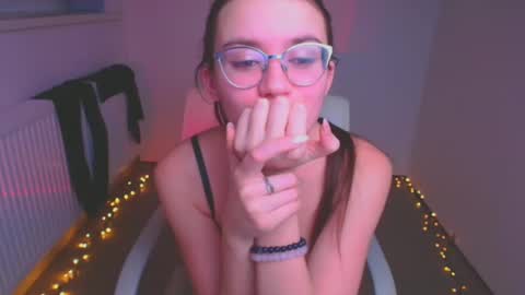 Snapshot of ketrin_pirsss chatting on 01.05.25 Ketrin online show from 01.05.25