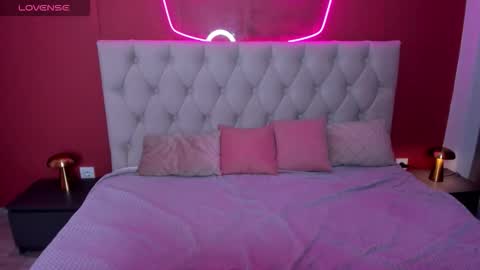 Snapshot of ketrinwhite chatting on 09.19.25 KatrinaKetrin online show from 09.19.25