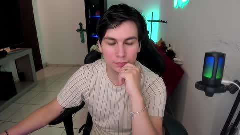 Snapshot of kevin873s chatting on 12.14.24 Kevin online show from 12.14.24