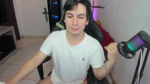 Snapshot of kevin873s chatting on 10.03.25 Kevin online show from 10.03.25