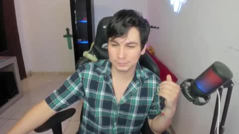 Snapshot of kevin873s chatting on 10.04.25 Kevin online show from 10.04.25