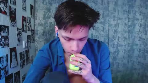 Snapshot of kevin_joestar chatting on 11.20.25 Kevin online show from 11.20.25