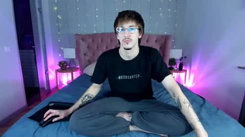 Snapshot of kevin_shayne chatting on 11.16.25 Kevin online show from 11.16.25