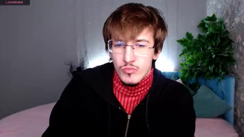 Snapshot of kevin_shayne chatting on 11.24.25 Kevin online show from 11.24.25