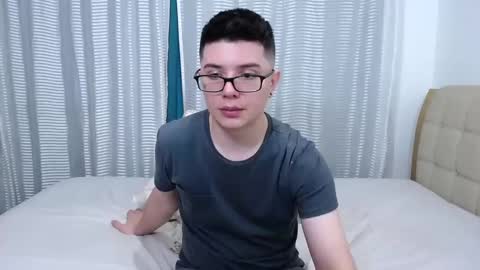 Snapshot of kevinhunts chatting on 03.05.25 Kevin online show from 03.05.25