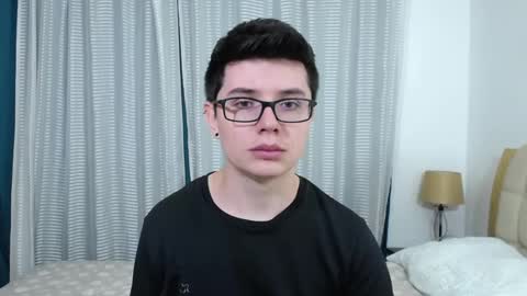 Snapshot of kevinhunts chatting on 09.10.25 Kevin online show from 09.10.25