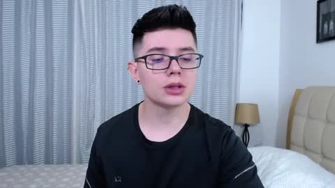 Snapshot of kevinhunts chatting on 09.16.25 Kevin online show from 09.16.25