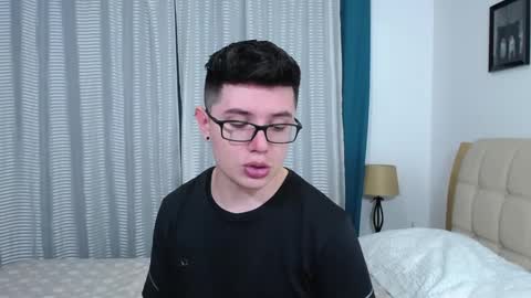 Snapshot of kevinhunts chatting on 09.19.25 Kevin online show from 09.19.25